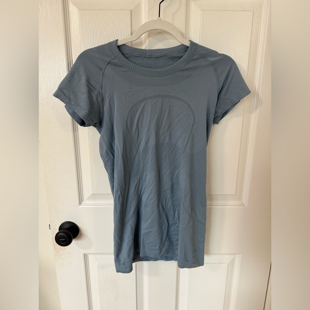 Lululemon Women's Swiftly Tech Short Sleeve Size 8 Blue